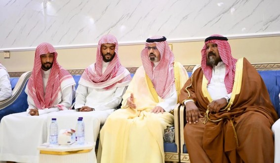 نائب أمير جازان يقدم واجب العزاء في وفاة شيخ شمل قوز الجعافرة