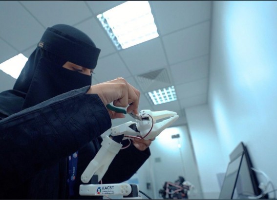 “كاكست” تؤهل طلاب الجامعات في مجالات التقنيات العميقة