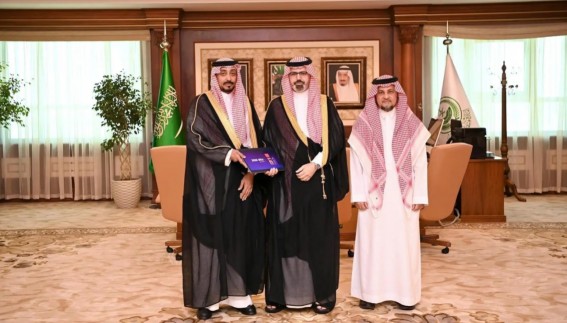 نائب أمير منطقة جازان يستقبل مدير الاتصالات السعودية ويطّلع على مشروعات 2025 نائب أمير منطقة جازان يستقبل مدير الاتصالات السعودية ويطّلع على مشروعات 2025