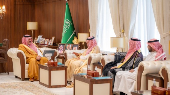 أمير حائل يطّلع على برامج جمعية التنمية البشرية لتأهيل وتوظيف الشباب
