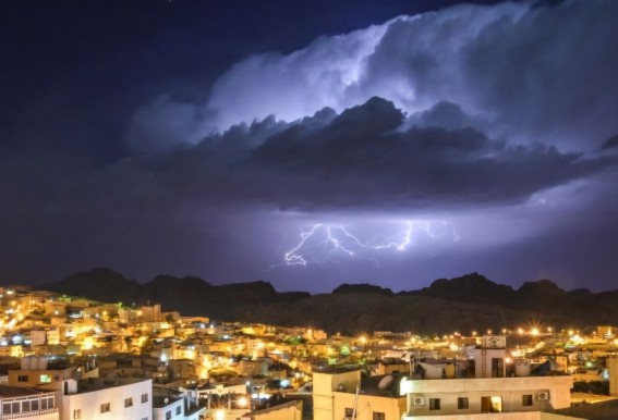 تنبيه من الأرصاد : أمطار غزيرة على عسير حتى الاثنين القادم تنبيه من الأرصاد : أمطار غزيرة على عسير حتى الاثنين القادم
