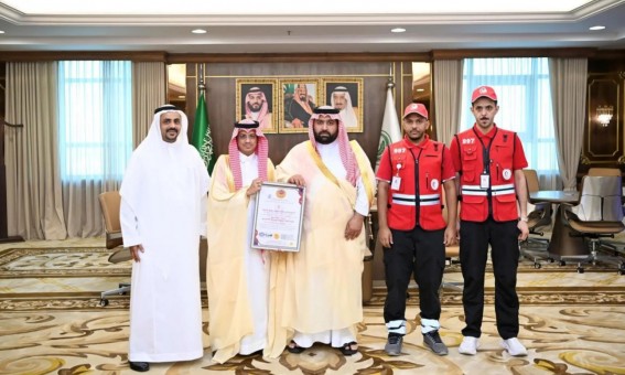 أمير جازان يهنئ فرع الهلال الأحمر بحصوله على شهادة "الآيزو" العالمية أمير جازان يهنئ فرع الهلال الأحمر بحصوله على شهادة "الآيزو" العالمية