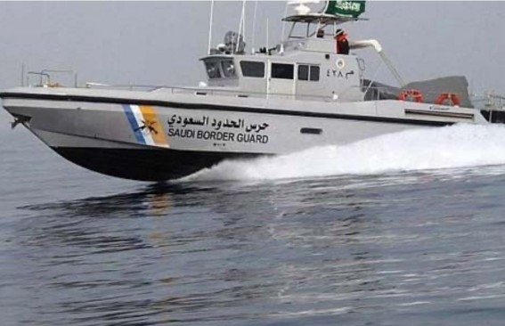 فرق حرس الحدود تنقذ مواطنين بجدة