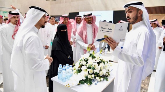 جامعة نجران تنظّم معرض رحلة العلم والإبداع لتعريف الطلبة بالخدمات الجامعية جامعة نجران تنظّم معرض رحلة العلم والإبداع لتعريف الطلبة بالخدمات الجامعية