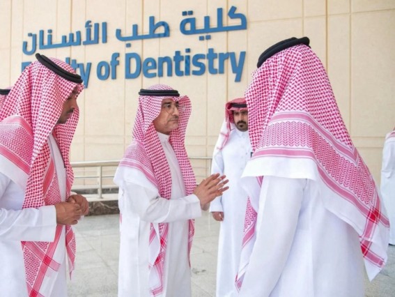 رئيس جامعة نجران يفتتح عيادات كلية طب الأسنان بشطر الطالبات رئيس جامعة نجران يفتتح عيادات كلية طب الأسنان بشطر الطالبات