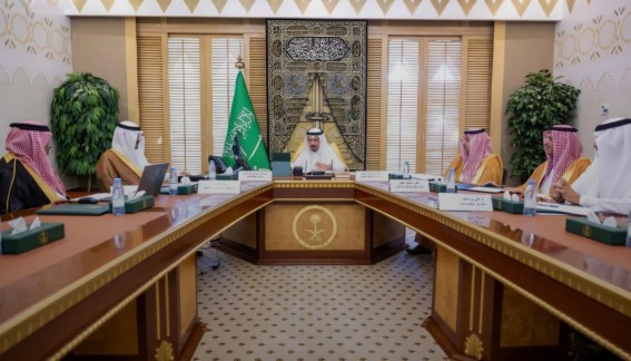أمير القصيم يبحث خطط تطوير كرنفال بريدة للتمور