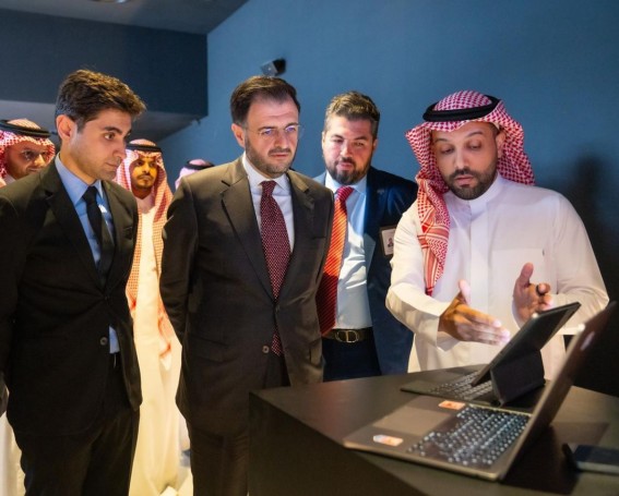 وزير الاتصالات السوري يزور مركز “كود” لتعزيز التعاون الرقمي وزير الاتصالات السوري يزور مركز “كود” لتعزيز التعاون الرقمي