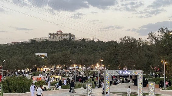 غابة رغدان بالباحة تستقطب الزوار وسط أجواء معتدلة وتنظيم مروري مميز غابة رغدان بالباحة تستقطب الزوار وسط أجواء معتدلة وتنظيم مروري مميز