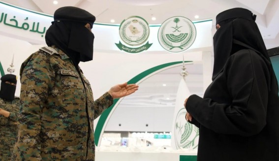 "الأفواج الأمنية" تُقيم معرضًا توعويًا بجازان لتعزيز الإبلاغ عن المخالفات