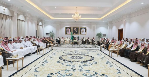 الأمير جلوي بن عبدالعزيز يكرّم 61 حافظًا وحافظة للقرآن الكريم في نجران