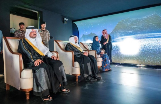 أمير القصيم يشيد بمحتوى معرض "روايتنا السعودية" ببريدة