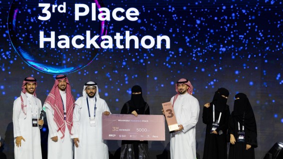 طلاب جامعة الملك خالد يحصدون المركز الثالث في هاكاثون Micromaker