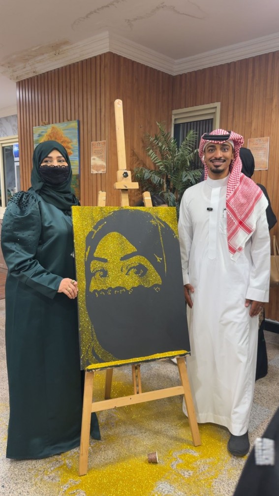 "رسائل سماوية".. عبير مصيري تحلّق بريشتها في سماء جدة