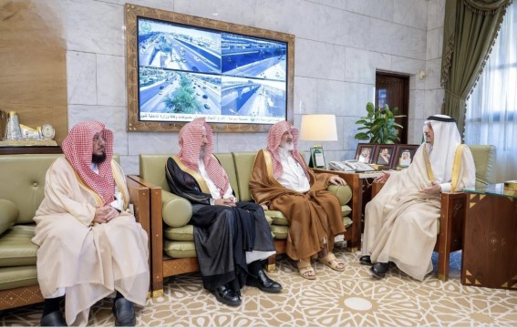 أمير الرياض يستقبل أعضاء من هيئة كبار العلماء ويثمن جهودهم في خدمة الدين والوطن