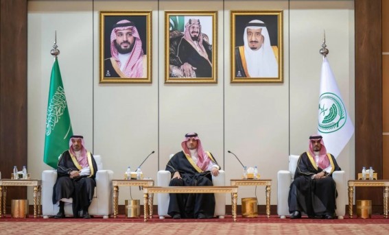 وزير الداخلية ينقل تحيات القيادة لأهالي نجران بمناسبة اليوم الوطني 95