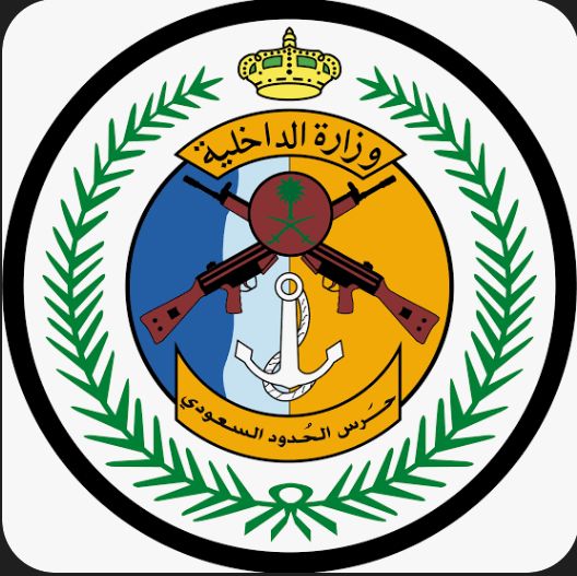 حرس الحدود ينقذ 3 مواطنين بعد تعطل واسطتهم البحرية