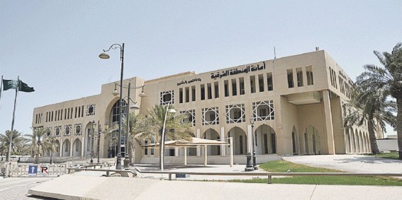 أمانة الشرقية تبدأ أعمال صيانة جسر طريق الظهران الجبيل