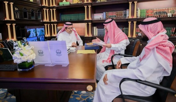 أمير الباحة يطّلع على تقارير تنموية وصحية وزراعية بمحافظة المندق