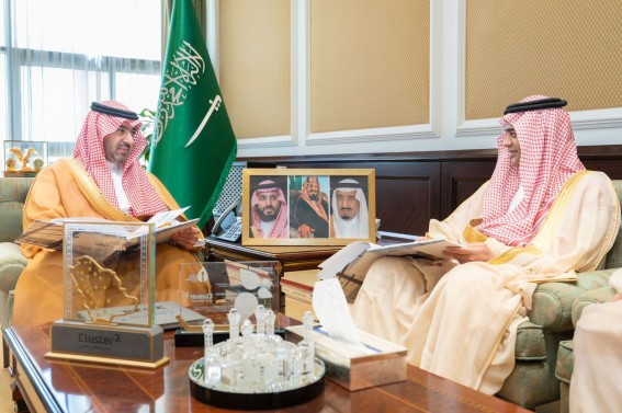 نائب أمير منطقة تبوك يستقبل الرئيس التنفيذي لتجمع مطارات الثاني