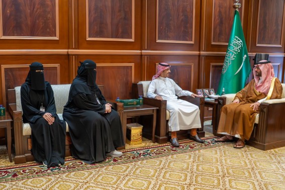 نائب أمير منطقة حائل يستقبل مديرة مركز ومضة أمل للإرشاد الأسري