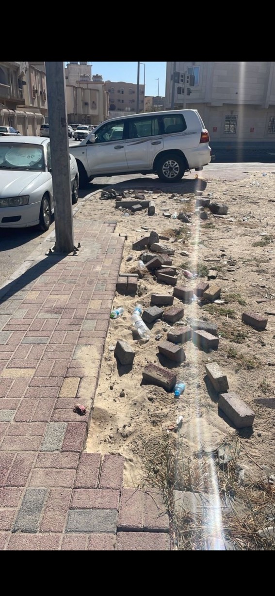 بلدية الجبيل تنفذ أعمال صيانة الأرصفة وتحسين المشهد الحضري