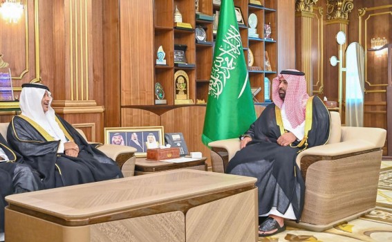 أمير جازان يشيد بدور جمعية الأدب في تعزيز الحراك الثقافي
