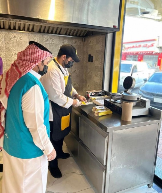 بلدية رأس تنورة تنفذ أكثر من 290 جولة رقابية خلال الربع الثالث من عام 2025م