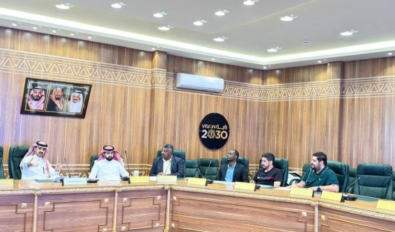 رئيس بلدية الواديين يناقش مع المقاولين سير تنفيذ المشاريع البلدية