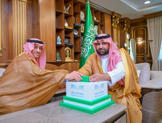 أمير جازان يدشّن 89 مشروعًا تعليميًا ويضع حجر الأساس لـ24 مشروعًا بقيمة تتجاوز مليار ريال