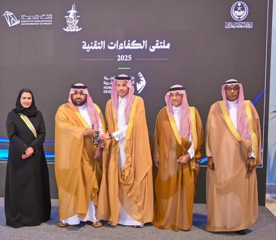 أمير جازان يكرّم غرفة جازان في ملتقى الكفاءات التقنية