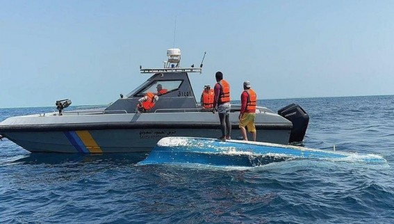 إنقاذ مقيمين فلبينيين بعد انقلاب واسطة بحرية في القحمة إنقاذ مقيمين فلبينيين بعد انقلاب واسطة بحرية في القحمة