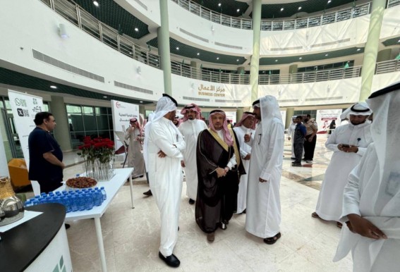 فريق وعي يشارك بركن توعوي في معرض التوعية الصحية بكلية الأعمال بجازان * فريق وعي يشارك بركن توعوي في معرض التوعية الصحية بكلية الأعمال بجازان