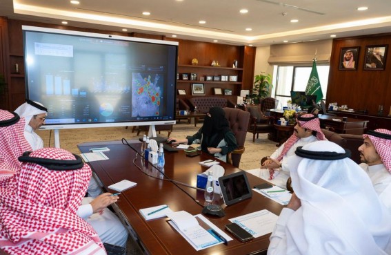 أمين الشرقية يترأس اجتماع تحسين المشهد الحضري ويهنئ منسوبي الأمانة أمين الشرقية يترأس اجتماع تحسين المشهد الحضري ويهنئ منسوبي الأمانة