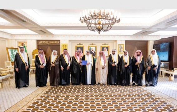 أمير القصيم يطّلع على منجزات جمعية البر ببريدة ويشيد بجهودها التنموية أمير القصيم يطّلع على منجزات جمعية البر ببريدة ويشيد بجهودها التنموية