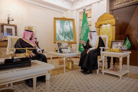 أمير القصيم يكرّم الحربي لاختياره ضمن قائمة فوربس لأقوى قادة الرعاية الصحية أمير القصيم يكرّم الحربي لاختياره ضمن قائمة فوربس لأقوى قادة الرعاية الصحية