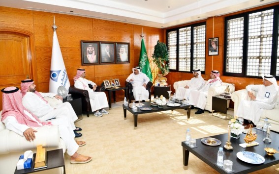 بحث التعاون الاقتصادي بين غرفة الشرقية وسفير الإمارات بحث التعاون الاقتصادي بين غرفة الشرقية وسفير الإمارات