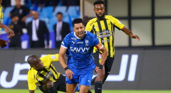 طاقم تحكيم أجنبي لقيادة كلاسيكو الإتحاد والهلال طاقم تحكيم أجنبي لقيادة كلاسيكو الإتحاد والهلال