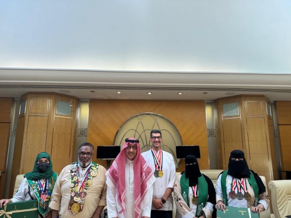 السفير السعودي في القاهرة يستقبل فريق الطهاة المبدعين بعد فوزهم الدولي السفير السعودي في القاهرة يستقبل فريق الطهاة المبدعين بعد فوزهم الدولي