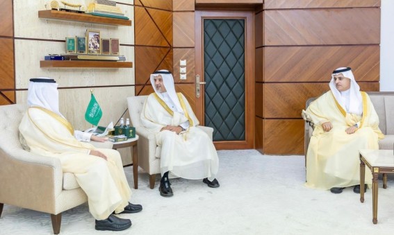 نائب أمير الشرقية يهنئ الرئيس التنفيذي لتجمع الأحساء الصحي نائب أمير الشرقية يهنئ الرئيس التنفيذي لتجمع الأحساء الصحي