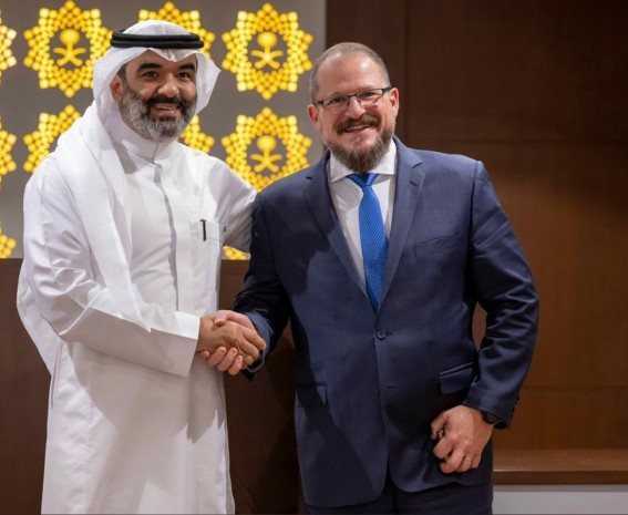 السواحه وكوالكوم يبحثان الشراكة في تقنيات الاتصالات والذكاء الاصطناعي