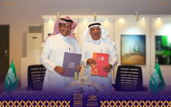 عبدالعزيز السماعيل وناصر القصبي يوقعان اتفاقية لدعم الإبداع المسرحي عبدالعزيز السماعيل وناصر القصبي يوقعان اتفاقية لدعم الإبداع المسرحي