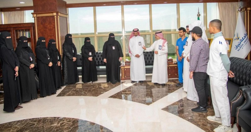 رئيس جامعة نجران يدشّن الماراثون الثقافي الفني 2026 لتعزيز الإبداع الطلابي رئيس جامعة نجران يدشّن الماراثون الثقافي الفني 2026 لتعزيز الإبداع الطلابي