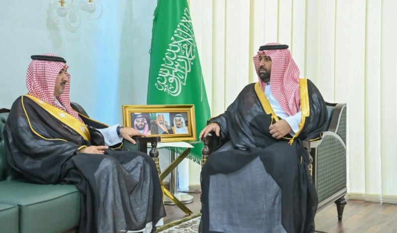أمير جازان يستقبل مدير الخطوط السعودية ويبحث تطوير خدمات النقل الجوي