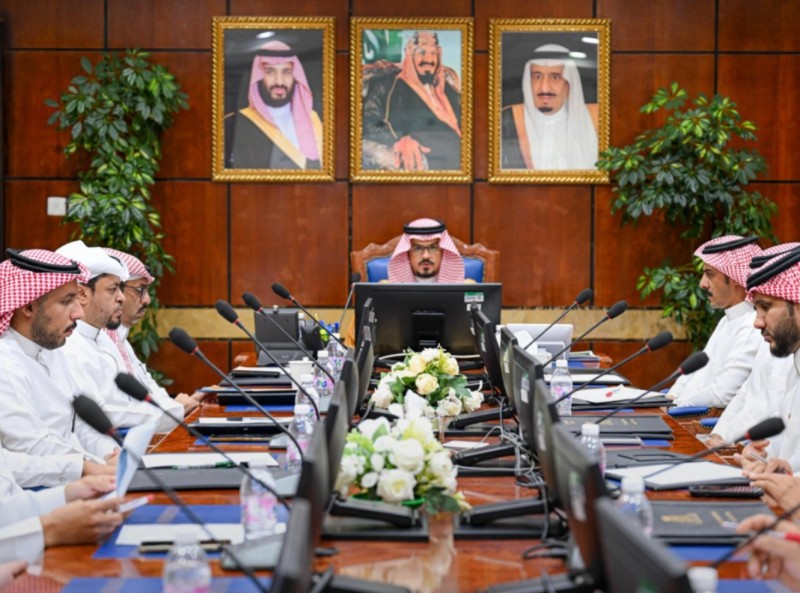 أمين الباحة يرأس اجتماع اللجنة التوجيهية للطوارئ والأزمات لتعزيز الاستعداد والكفاءة