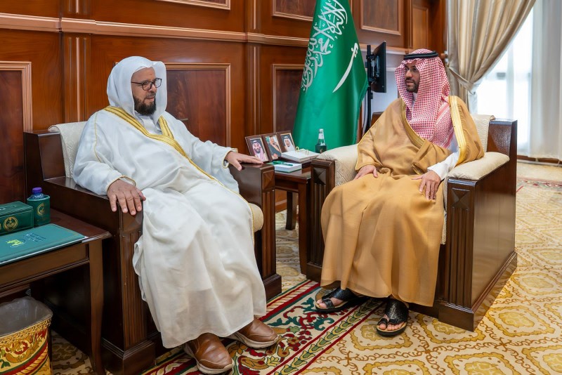 نائب أمير حائل يطّلع على خدمات جمعية التوحد والإعاقات النمائية