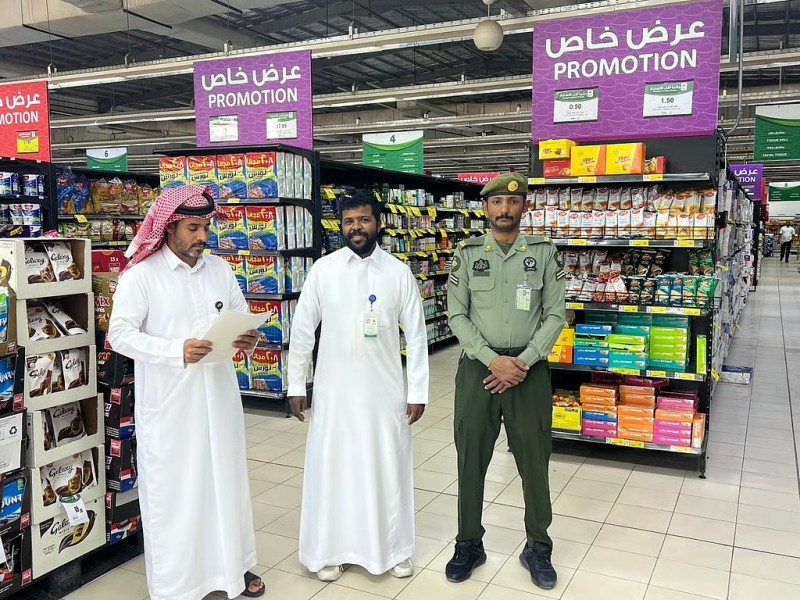 لجنة توطين الوظائف بنجران تواصل جولاتها على نشاط التموينات لجنة توطين الوظائف بنجران تواصل جولاتها على نشاط التموينات