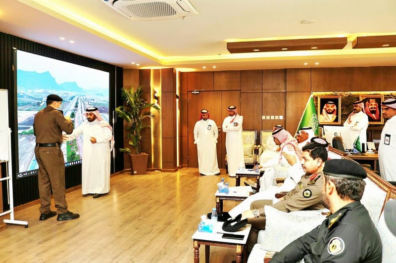 محافظ محايل يرأس اجتماع لجنة السلامة المرورية