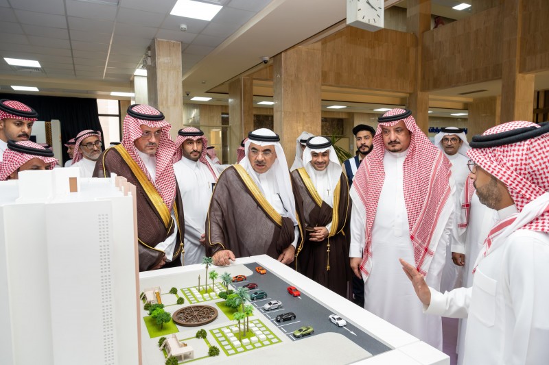 أمين الشرقية يفتتح المعرض السكني للتعريف بمشاريع التملك السكني