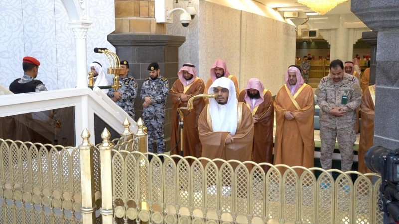 نائب أمير منطقة مكة المكرمة يؤدي صلاة الاستسقاء بالمسجد الحرام والدوسري يلقي الخطبة