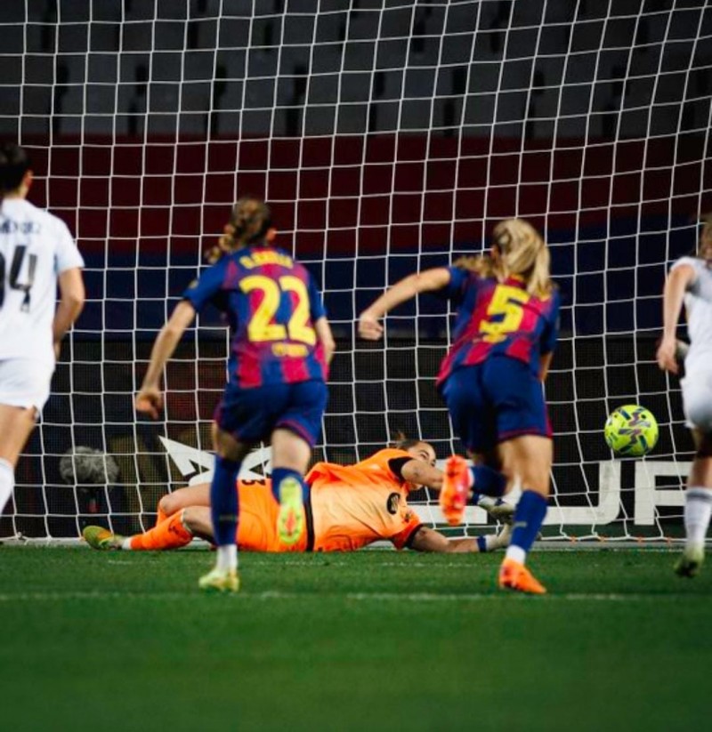 سيدات برشلونة يحسمن كلاسيكو الأرض برباعية نظيفة سيدات برشلونة يحسمن كلاسيكو الأرض برباعية نظيفة